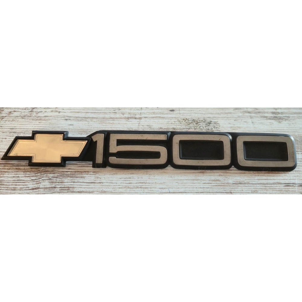 OEM Chevrolet Silverado 1500 Emblem Badge - Black & Silver - Tailgate or Fender